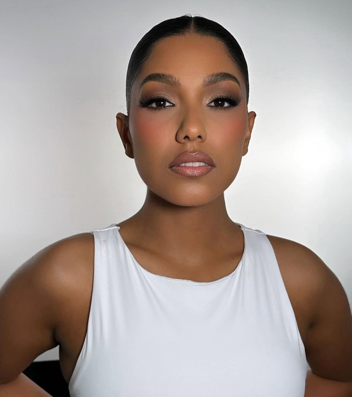 Editorial glam makeup by Melissa Alves